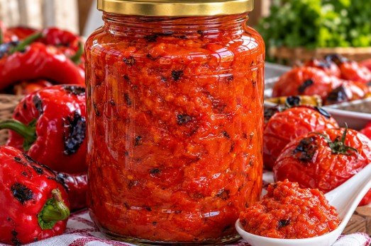 Ajvar sa paradajzom – Domaći mirisni namaz za zimnicu
