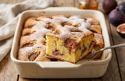 Tradicionalni Domaći Kolač sa Smokvama i Medom – Meki i Sočni Biskvit iz Posude
